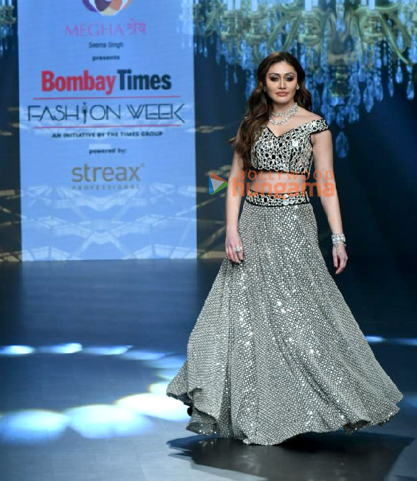 photos elnaaz norouzi shefali jariwala and ridhima pandit walk the ramp at the bombay times fashion week 2023 3