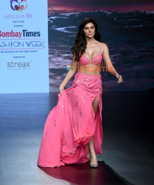 photos elnaaz norouzi shefali jariwala and ridhima pandit walk the ramp at the bombay times fashion week 2023 4