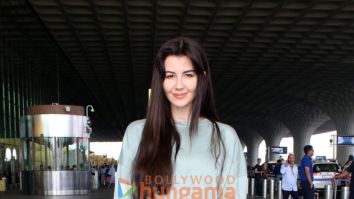 Photos: Giorgia Andriani, Shriya Saran and Mandira Bedi snapped at the airport