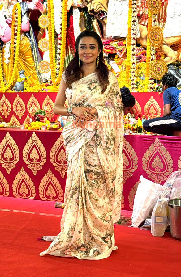 photos kajol jaya bachchan tanishaa mukerji and others at durga puja celebrations 8