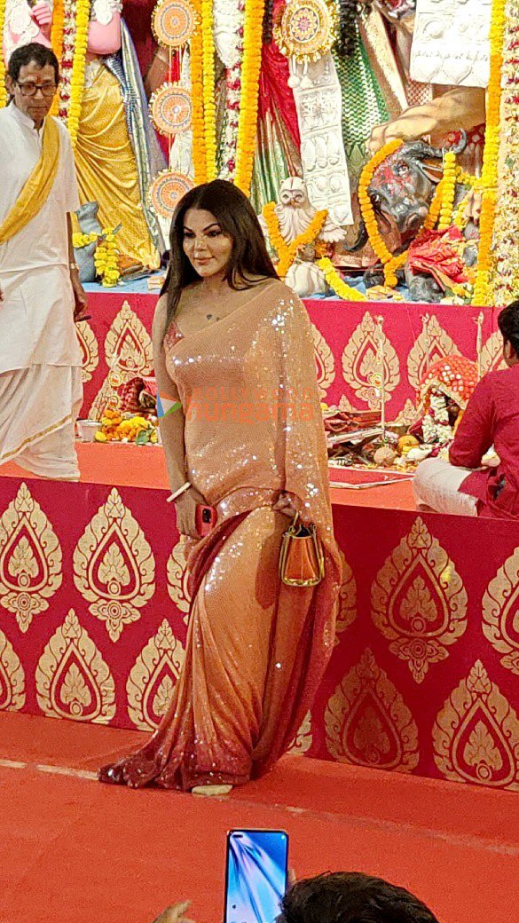 photos kajol rani mukerji tanishaa mukerji and others at durga puja celebrations in juhu 17