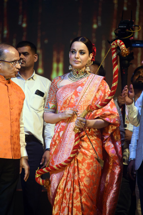 photos kangana ranaut snapped at delhis lav kush ramlila event 4