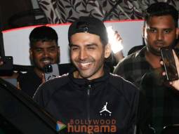 Photos: Kartik Aaryan snapped at a shoot location