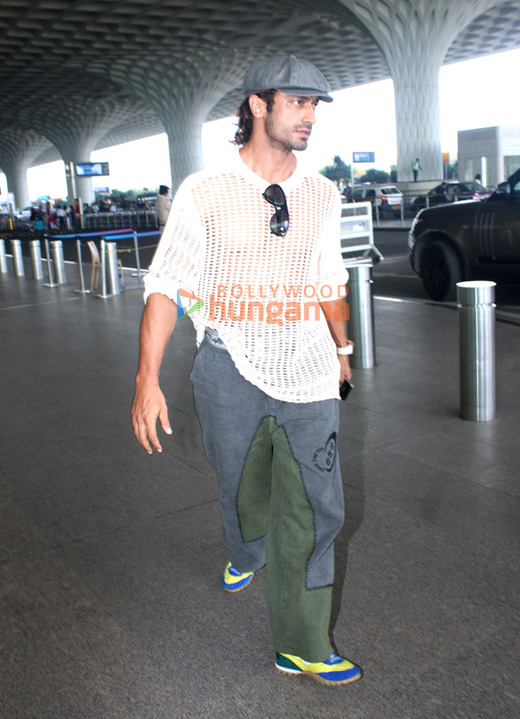 photos kiara advani kritika kamra shriya saran and others snapped at the airport 3