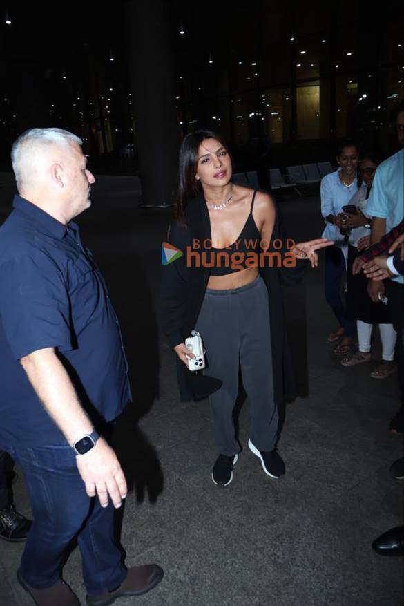 photos kriti kharbanda sonal chauhan and others snapped at the airport 1 4