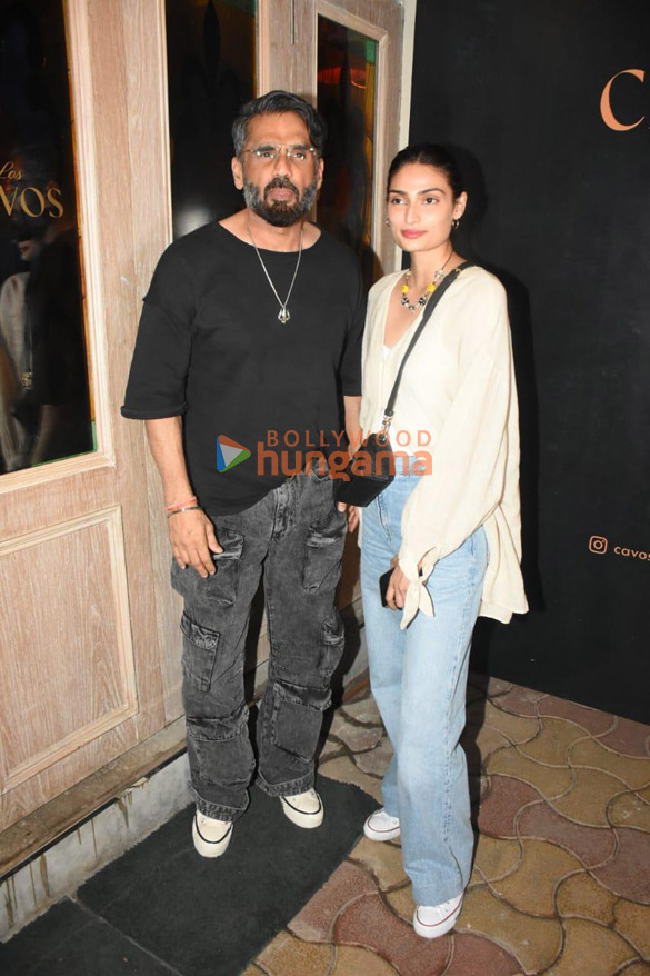 photos kriti sanon suniel shetty and athiya shetty snapped at los cavos in bandra 66 1