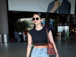 Photos: Manushi Chhillar and Raashi Khanna snapped at the airport
