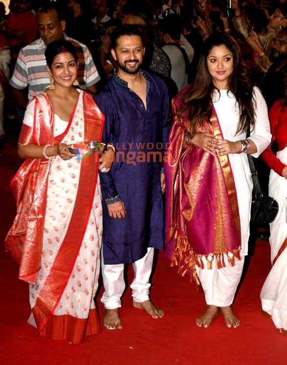 photos monalisa and ashoke pandit snapped at a durga puja pandal 5 3