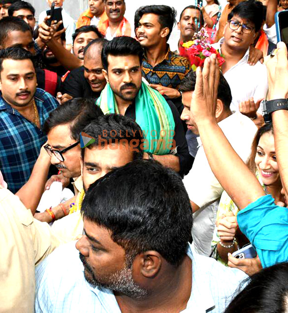 photos ram charan snapped at siddhivinayak temple in mumbai 06