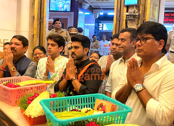 photos ram charan snapped at siddhivinayak temple in mumbai 7