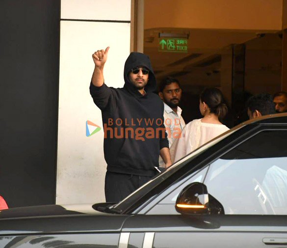 Photos: Ranbir Kapoor, Alia Bhatt, Katrina Kaif and others snapped at Kalina airport Photos: Ranbir Kapoor, Alia Bhatt, Katrina Kaif and others snapped at Kalina airport
