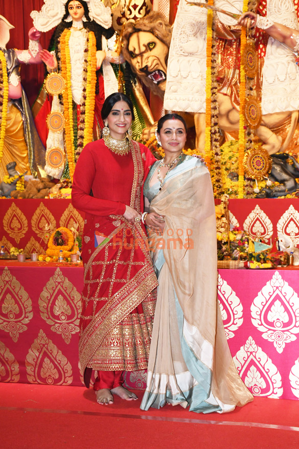 photos rani mukerji kajol and others snapped at a durga puja pandal 0101 2