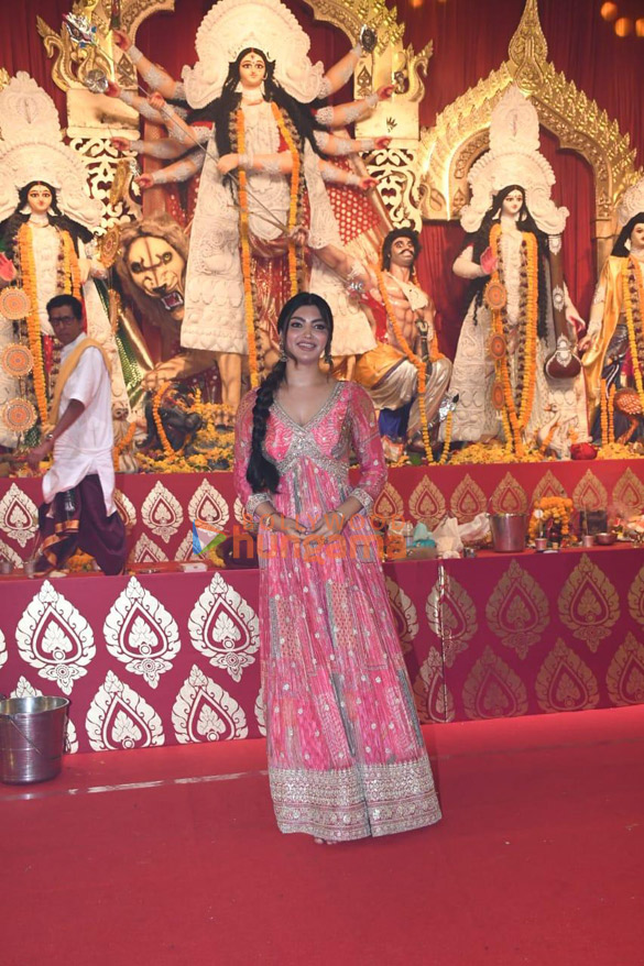 photos rani mukerji kajol and others snapped at a durga puja pandal 11224 2