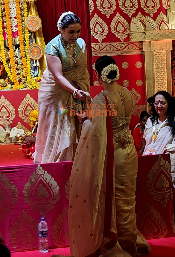 photos rani mukerji and kajol snapped at a durga puja pandal 1
