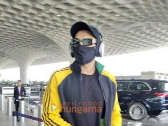 Photos: Ranveer Singh, Mrunal Thakur and others snapped at the airport