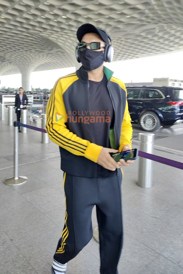 Photos: Ranveer Singh, Mrunal Thakur and others snapped at the airport Photos: Ranveer Singh, Mrunal Thakur and others snapped at the airport