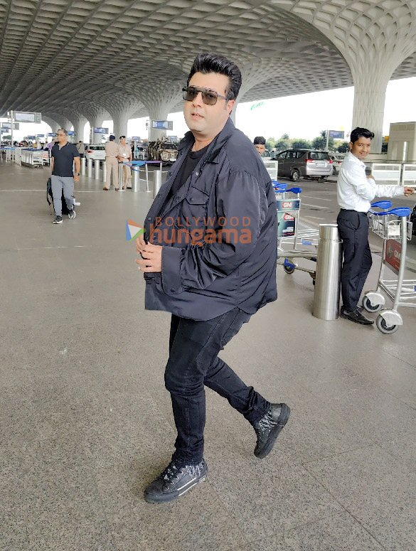 photos ranveer singh mrunal thakur and others snpped at the airport 3