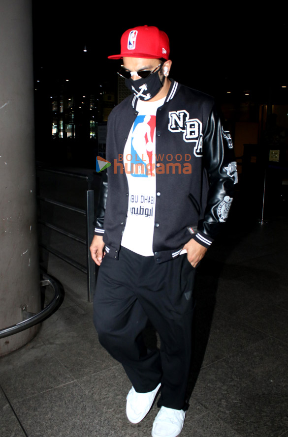 photos ranveer singh sidharth malhotra and bhumi pednekar snapped at the airport 4