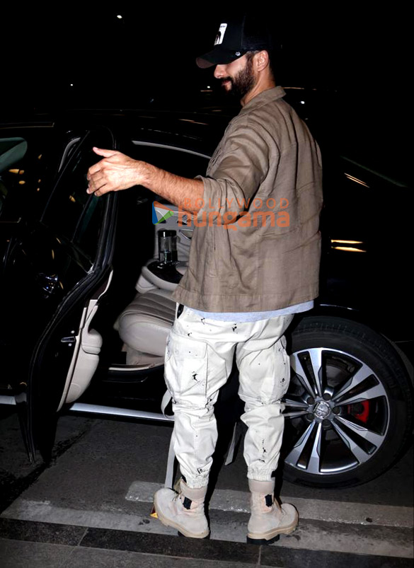 photos ravi teja ram charan shahid kapoor and virat kohli snapped at the airport 2