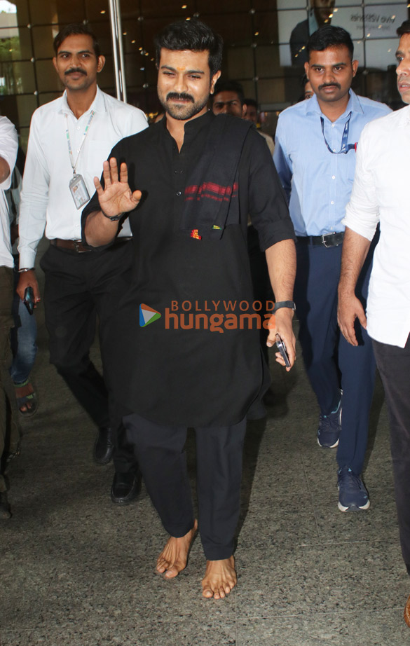 photos ravi teja and ram charan snapped at the airport 1