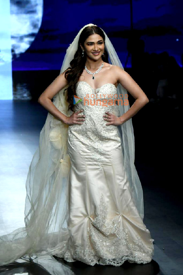 photos ridhima pandit walks the ramp at the bombay times fashion week 2023 4