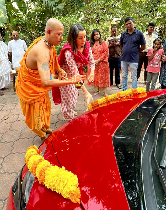 photos shraddha kapoor snapped with her new car lamborghini huracan tecnica 3