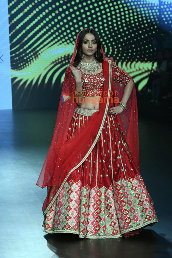 photos sonam kapoor ahuja mahima makwana and vidya malvade walk the ramp at the bombay times fashion week 2023 1