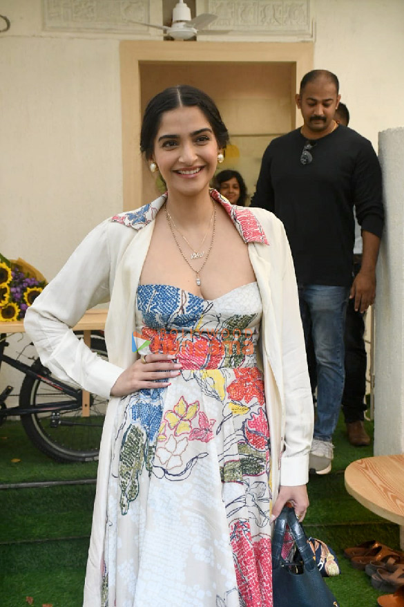 photos sonam kapoor ahuja snapped in bandra 2 3
