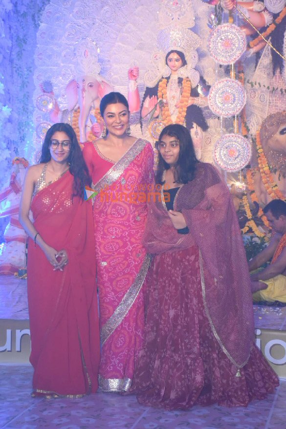 Photos: Sushmita Sen snapped at Dev Pandal Photos: Sushmita Sen snapped at Dev Pandal