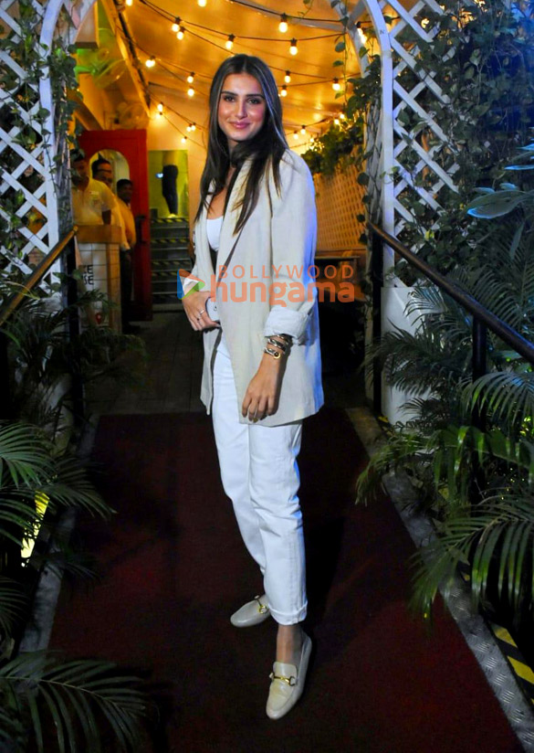 photos tara sutaria snapped in bandra 2 10