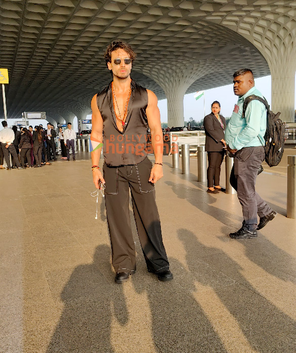 photos tiger shroff and kriti sanon snapped at the airport 1 2