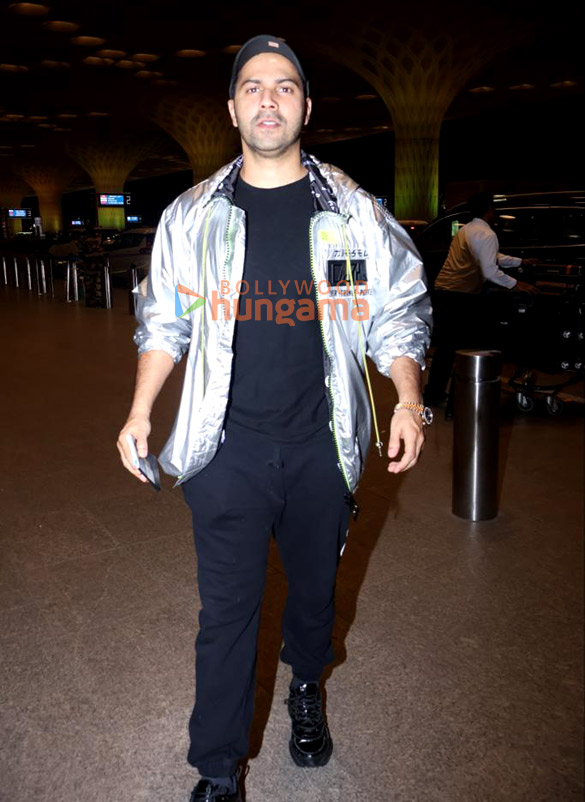 photos uorfi javed and varun dhawan snapped at the airport 2