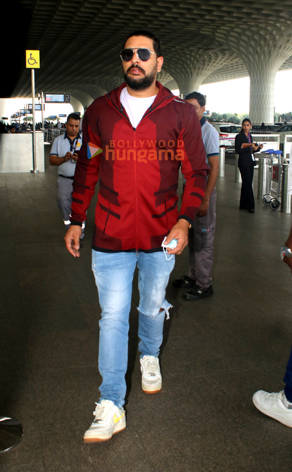 photos uorfi javed and yuvraj singh snapped at the airport 2