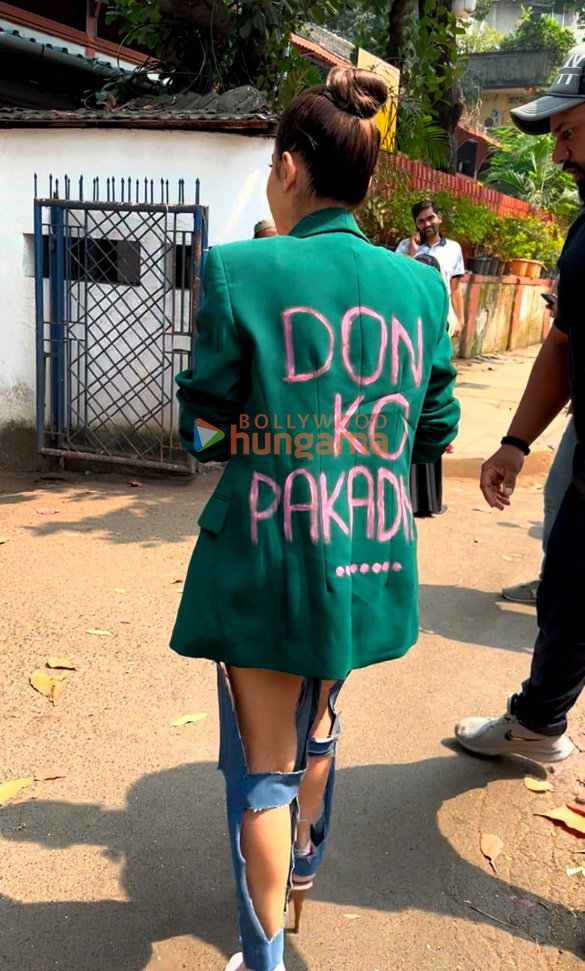 photos uorfi javed snapped outside bandra police station 4