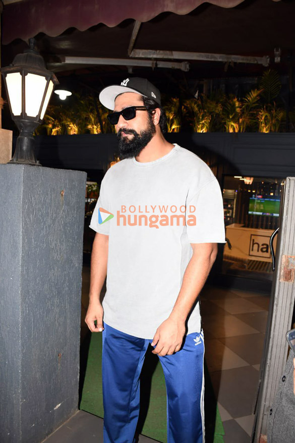 photos vicky kaushal snapped at hakims aalim salon in khar 4