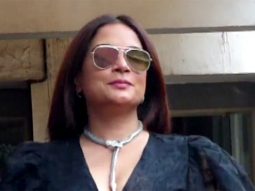 Richa Chadha gets clicked by paps in a cute black dress