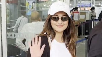 Sonakshi Sinha gets clicked by paps at the airport