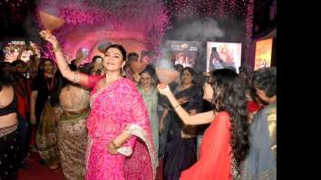 Sushmita Sen performs Dhunuchi dance with daughter Renee at Durga Puja celebrations, watch video