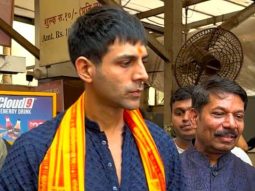 Birthday Boy Kartik Aaryan visits Sidhivinayak temple to seek blessings