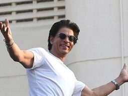 Fans gather around King Khan’s car as he steps out on his birthday