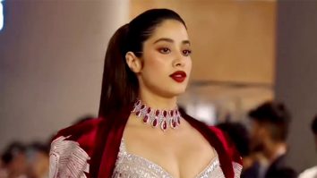 Janhvi Kapoor knows how to slay the ramp walk with utmost ease!