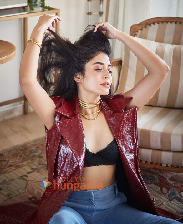 kritika kamra 10