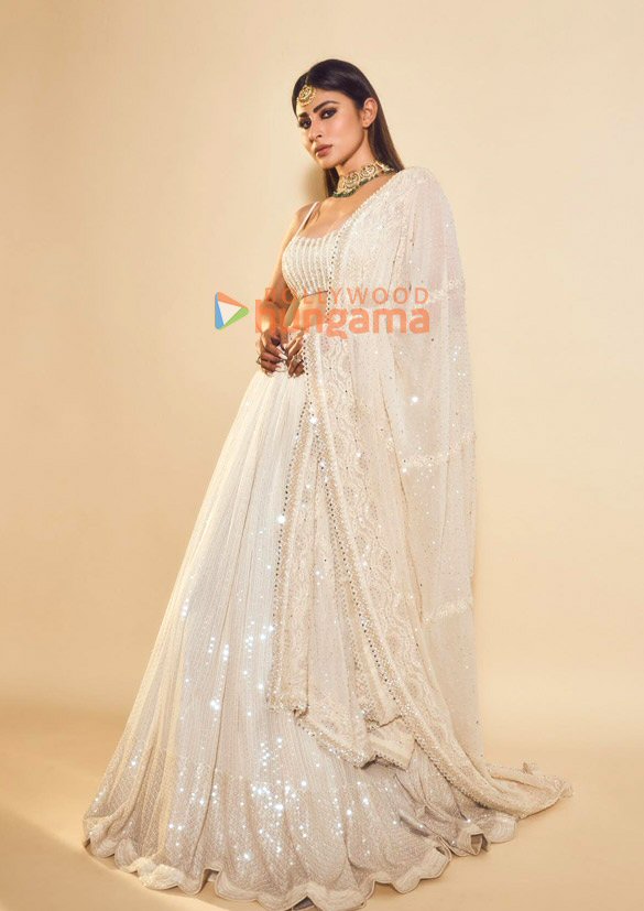 mouni roy 4 148