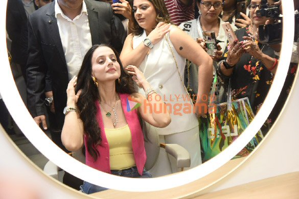photos ameesha patel snapped at the inauguration of headlocks luxury salon in gurugram 5