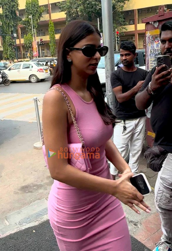 photos ananya panday and suhana khan snapped at bastian in bandra 5