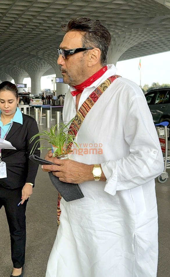 photos anil kapoor sunny deol kajal aggarwal and others snapped at the airport 8