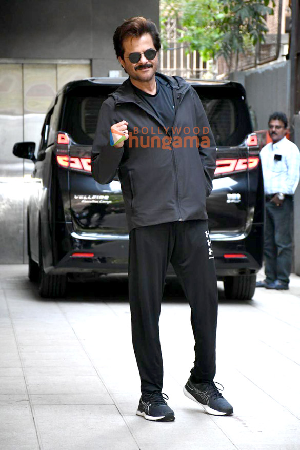 photos anil kapoor snapped at a clinic in khar 4