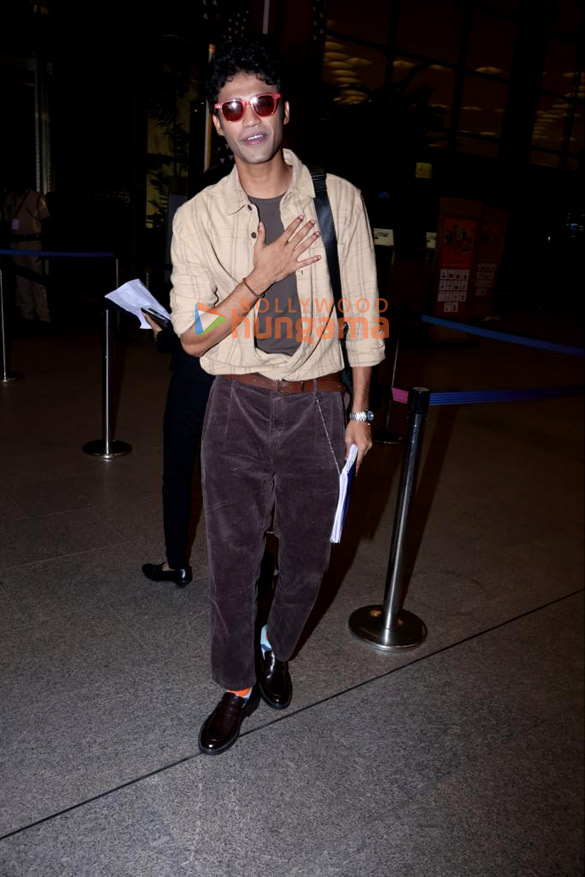 photos arjun kapoor and babil khan snapped at the airport 2