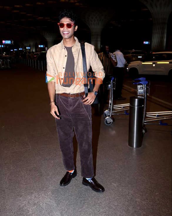 photos arjun kapoor and babil khan snapped at the airport 4