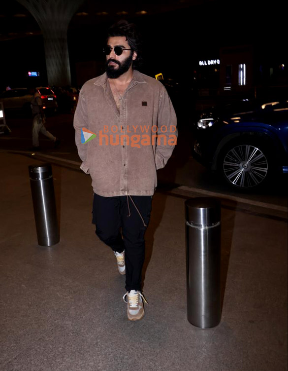 photos arjun kapoor and babil khan snapped at the airport 5